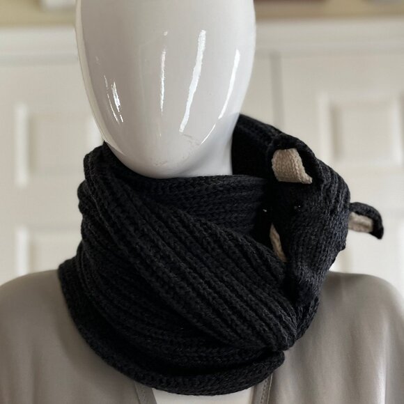 Scarf - handknit - wool - cute badger/dog with mouth closure - Picture 4 of 10